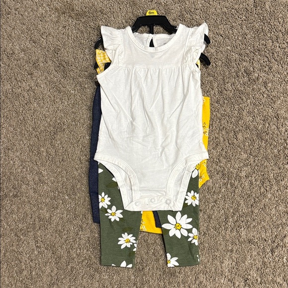 Carter's Other - Carter's 6 Month 4-Piece Set Yellow and White Onesies, Jegging and Green Daisy